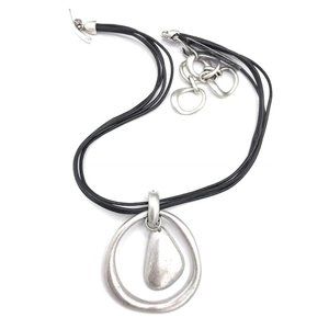 A-136 Premier Designs Jewelry Easy Living Necklace in Silver